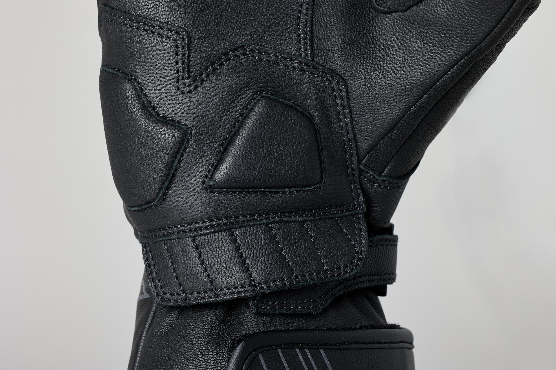 Fulcrum CE Waterproof Glove - Image 4