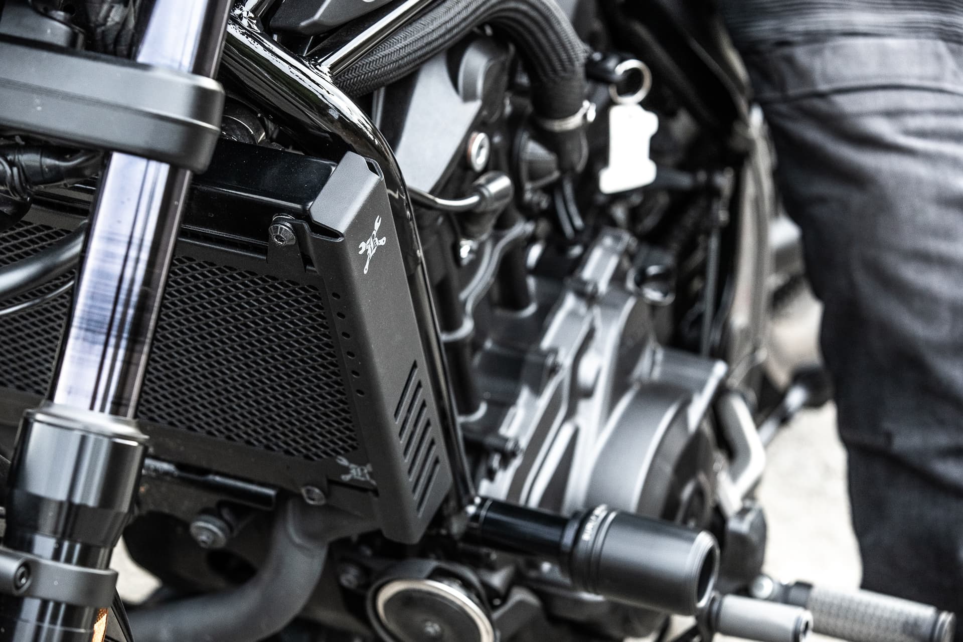 Slash Cut Radiator Cover - Image 3