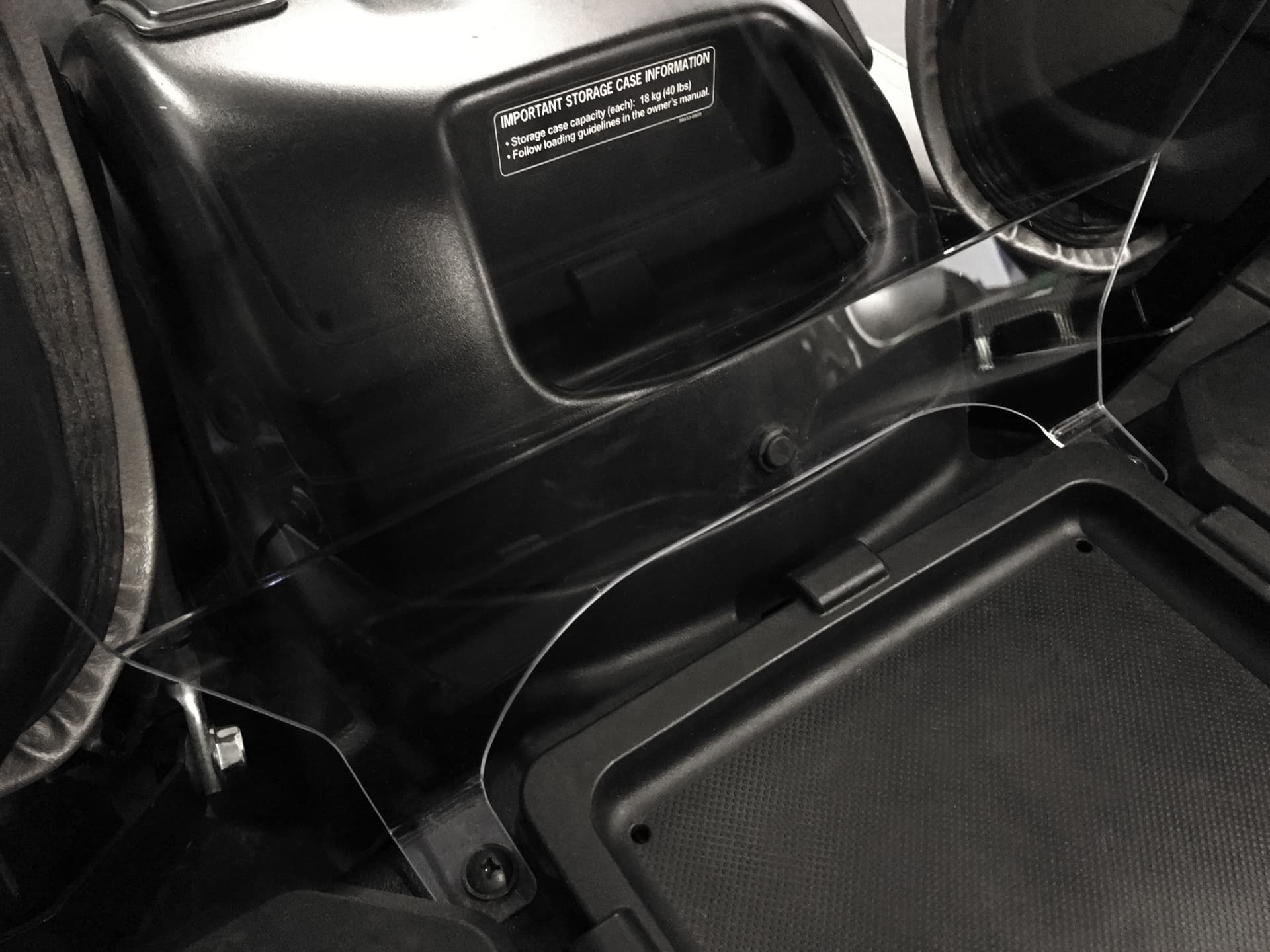 Rear Windshield - Image 6