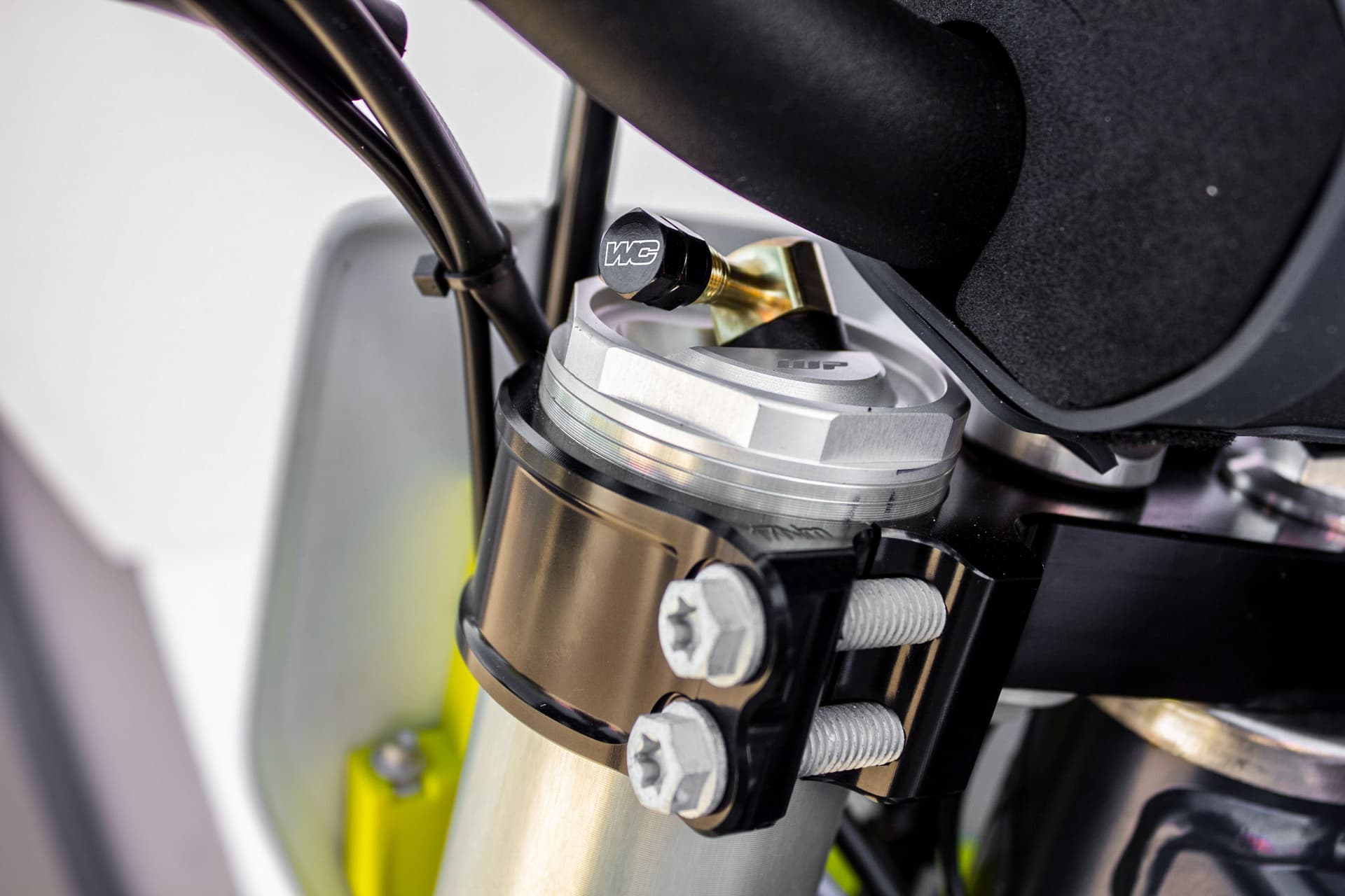 Works Connection Air Fork EZ Fill - Image 5