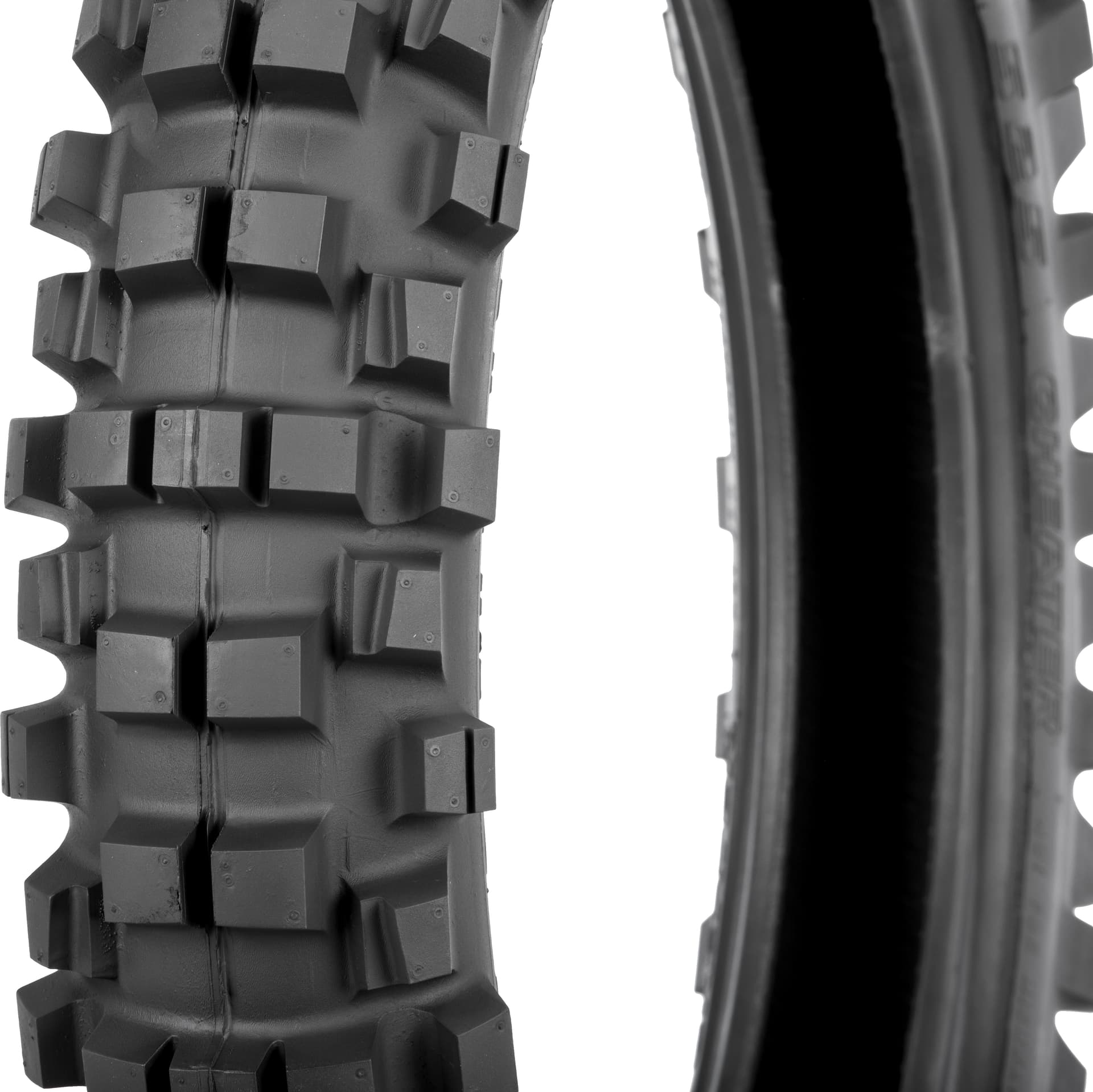 525 Hybrid Cheater Tire - Image 3