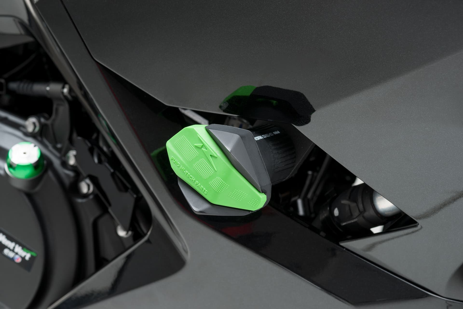 FRAME R12 PUCK 85MM M10 BOLT REPLACEMENT BLACK - Image 3